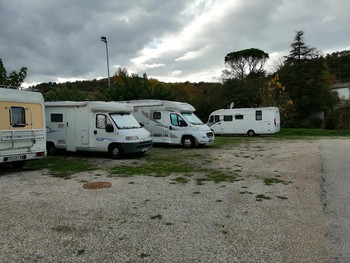 Portion gauche de l'aire de camping car  ©Office de tourisme Bédarieux GO