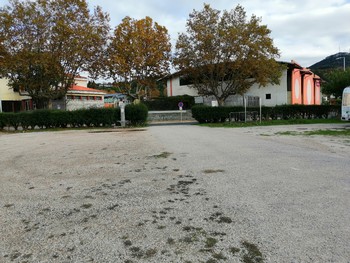 Allée centrale de l'aire de camping car  ©Office de tourisme Bédarieux GO