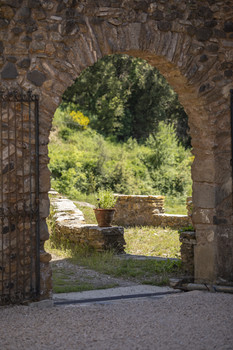 Porche cour Hameau de Pouzes ©DE CLOCK Sophie 