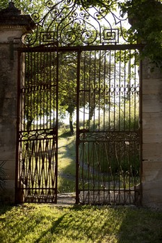 Portail cour Hameau de Pouzes ©DE CLOCK Sophie 