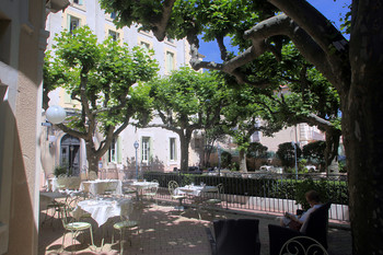 Terrasse haute ©Hôtel des thermes - terrasse haute