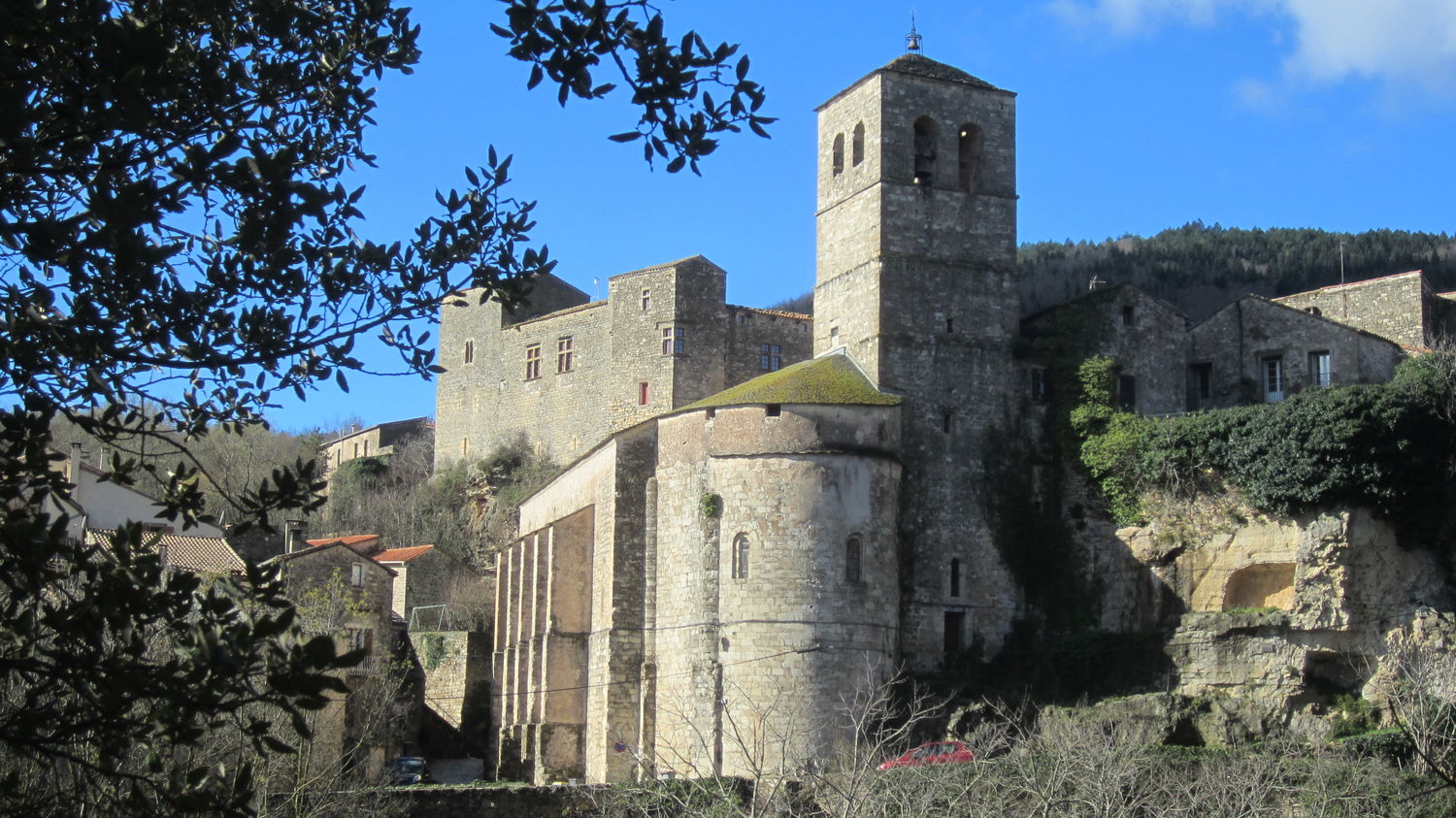 1 Eglise face est - ©Les amis du vieux Boussagues